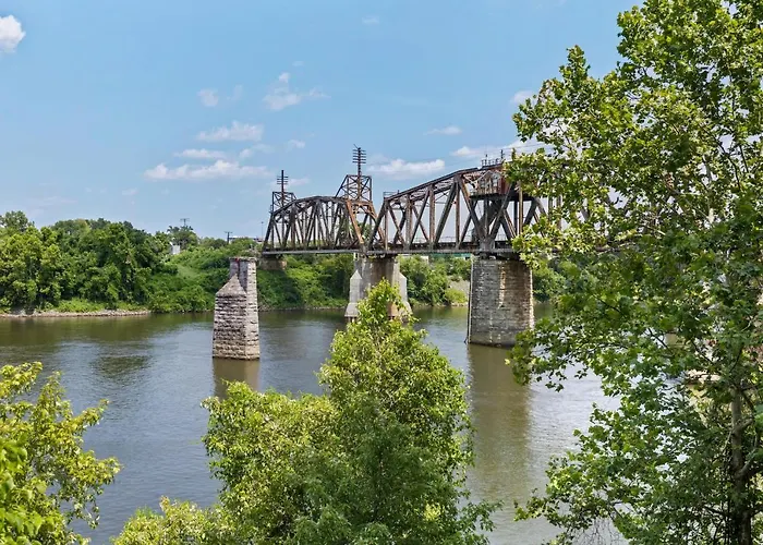 River View, Balcony, Germantown, Central, Elevator