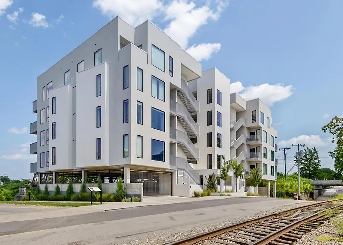 River View, Balcony, Germantown, Central, Elevator